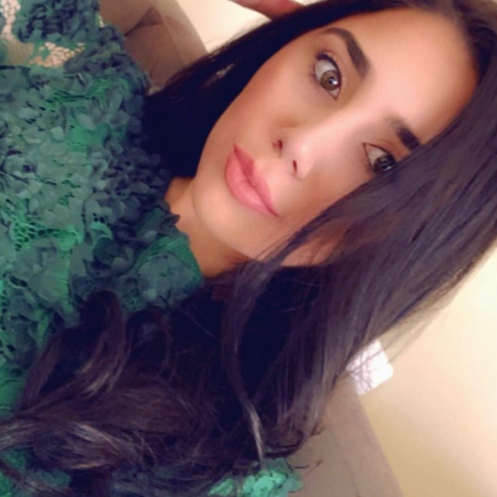 Meet your Posher, Dina